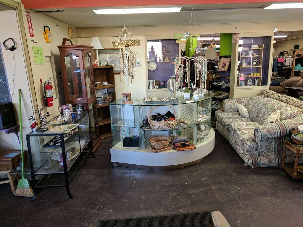 Six Degrees Resale Store | 205 W Main St, Benton Harbor, MI 49022, USA | Phone: (269) 927-6060