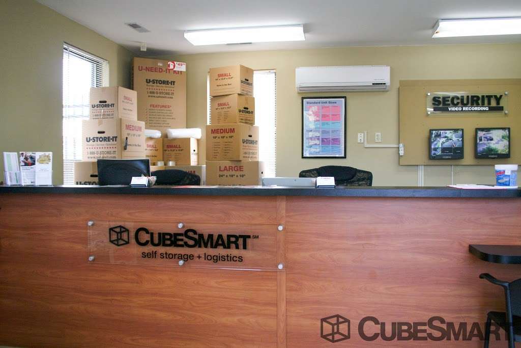 CubeSmart Self Storage | 8001 Snouffer School Rd, Gaithersburg, MD 20879, USA | Phone: (301) 990-9101