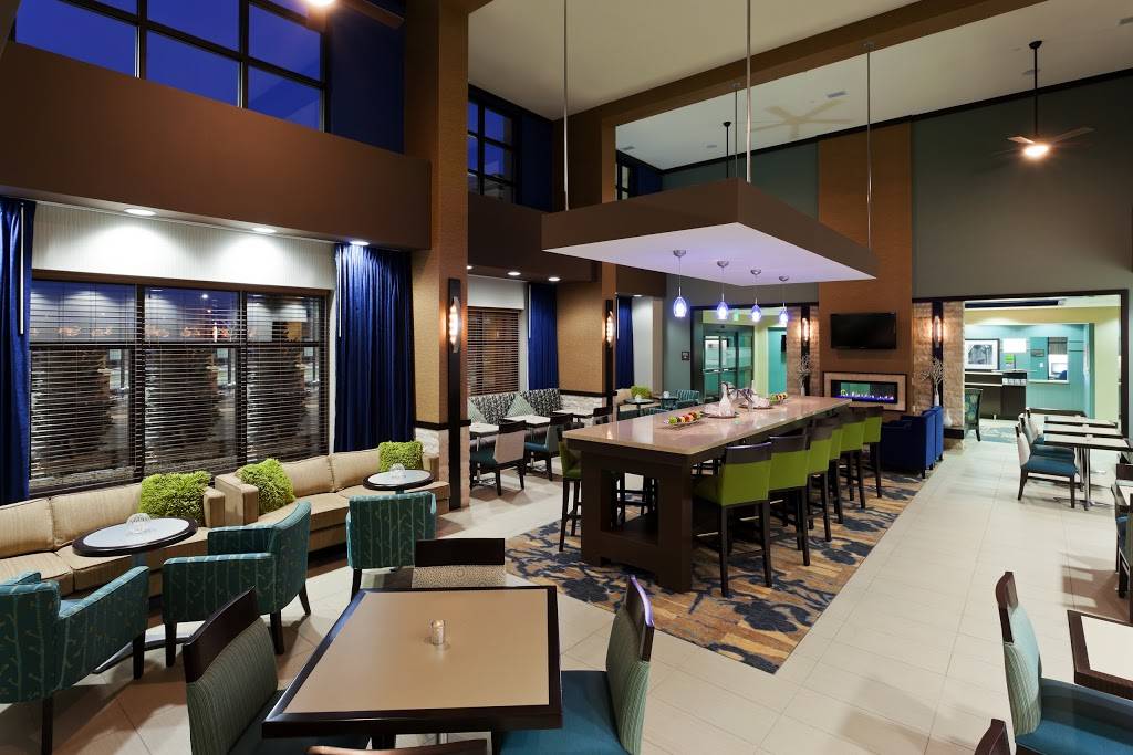 Hampton Inn & Suites Denver/Airport-Gateway Park | 4310 Airport Way, Denver, CO 80239, USA | Phone: (303) 375-8118