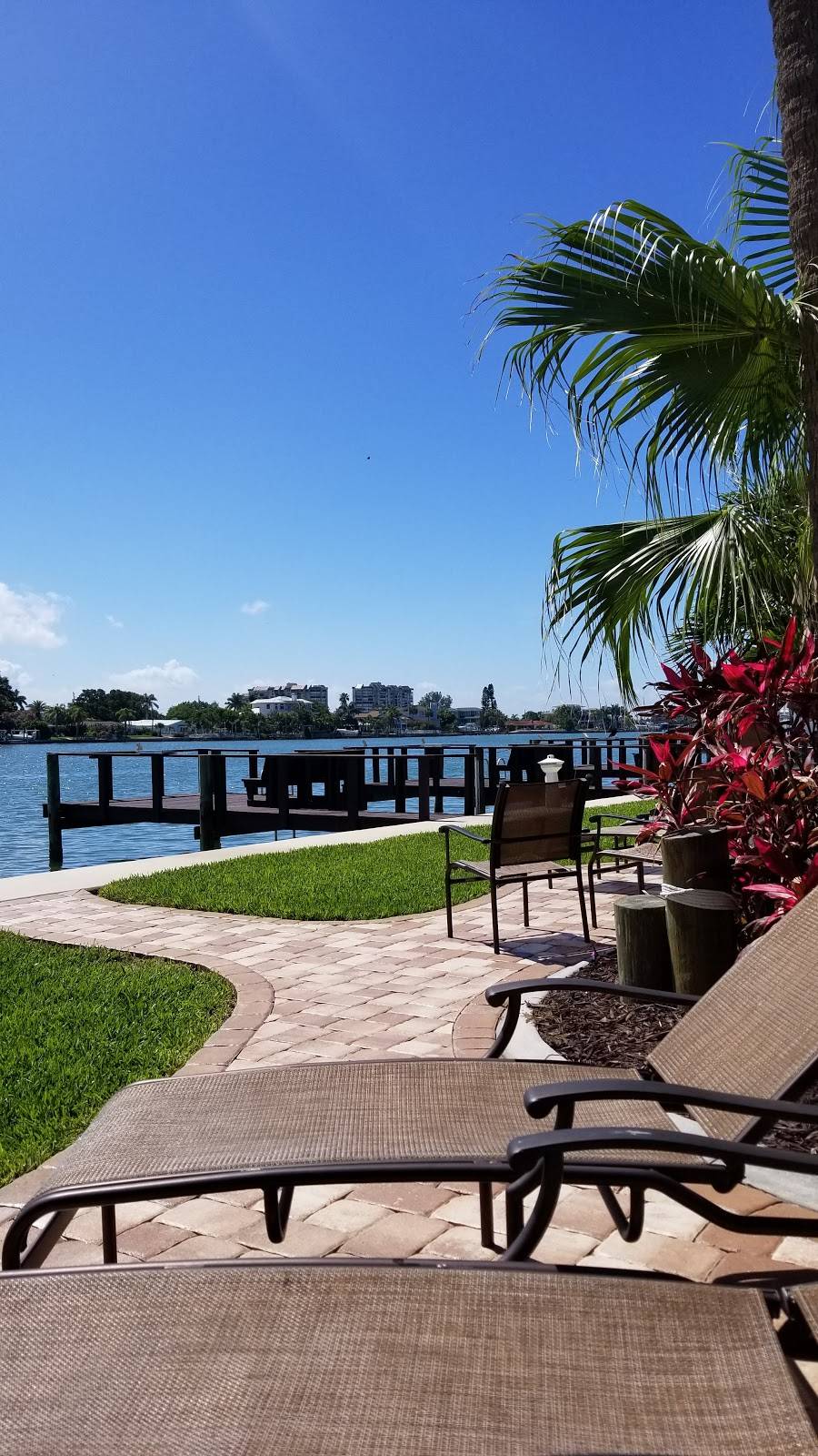 Westwinds Waterfront Resort | 10265 Gulf Blvd, Treasure Island, FL 33706, USA | Phone: (866) 998-4807