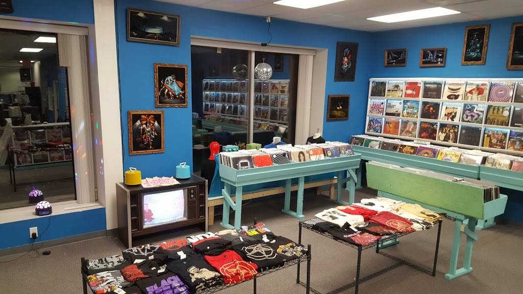 Black Plastic Records | 6470 Glenway Ave store c, Cincinnati, OH 45211, USA | Phone: (513) 258-0535