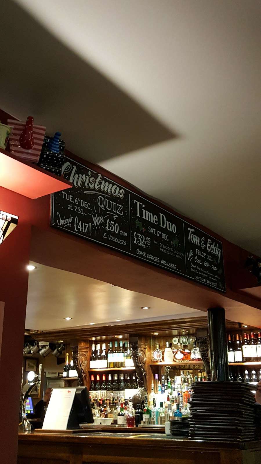 The Red Lion | Castle St, Bletchingley, Redhill RH1 4NU, UK | Phone: 01883 743342