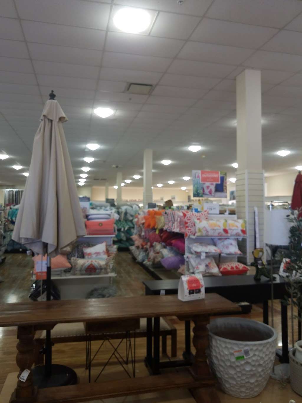 HomeGoods | 500 Route 23 North, Pompton Plains, NJ 07444, USA | Phone: (973) 248-8701