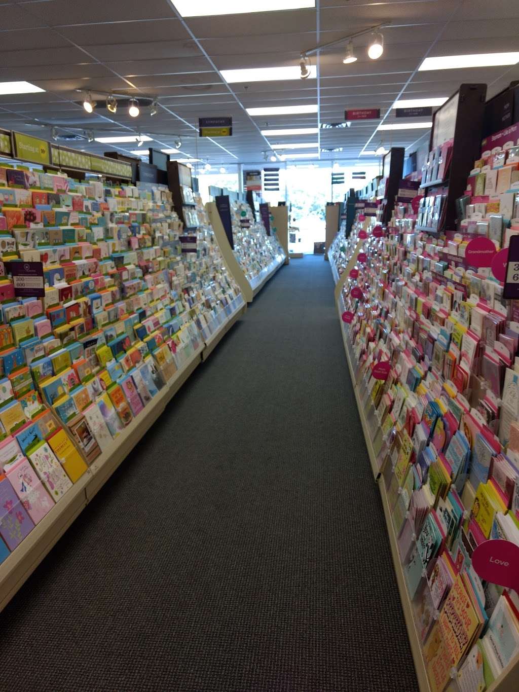 Lindas Hallmark Shop | Muskego Centre, W189s7793 Racine Ave, Muskego, WI 53150, USA | Phone: (262) 679-2019