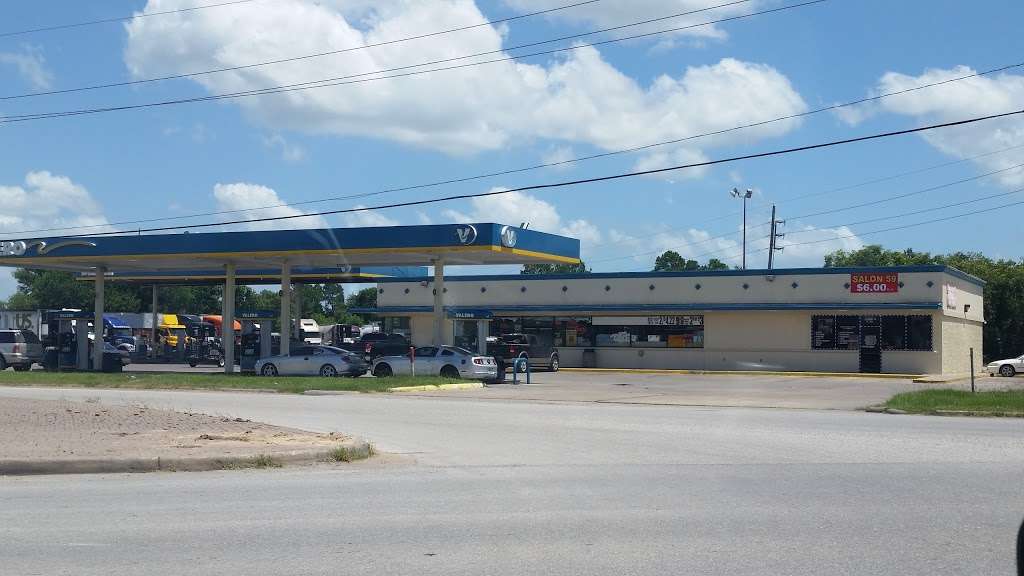 Valero Gas Station Truck Stop | 26111 Southwest Fwy, Rosenberg, TX 77471, USA