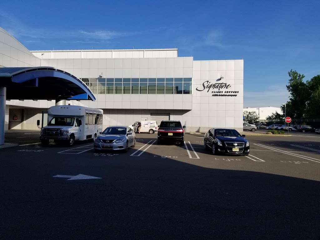 Signature Flight Support TEB South - Teterboro Airport | 101 Charles A. Lindbergh Dr., Teterboro, NJ 07608, USA | Phone: (201) 288-3555