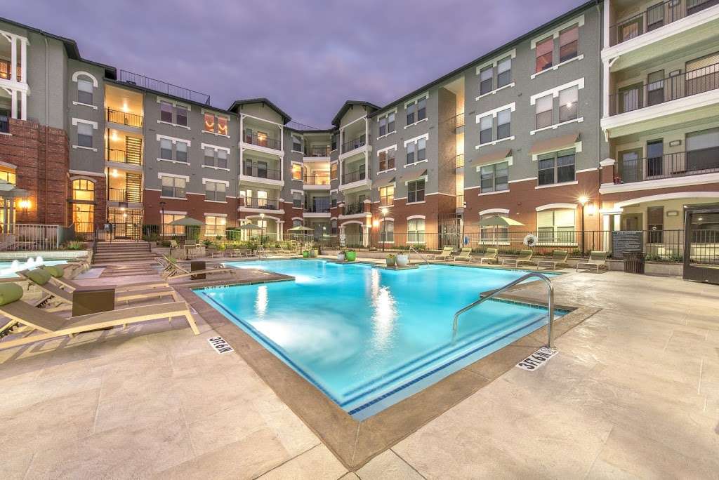 Olympus Las Colinas Luxury Apartments | 692 Lake Carolyn Pkwy, Irving, TX 75039, USA | Phone: (972) 556-0506