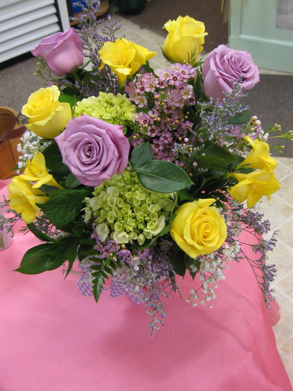 TRACEYS FLOWERS | 201 W Main St, Fleetwood, PA 19522, USA | Phone: (610) 944-8703