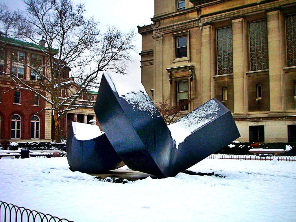 Clement Meadmore - The Curl | 3022 Broadway, New York, NY 10027, USA