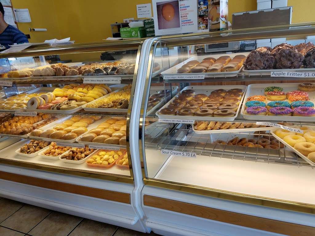 Hole In One Donuts | 2076 E Edgewood Dr, Lakeland, FL 33803, USA | Phone: (863) 665-8385