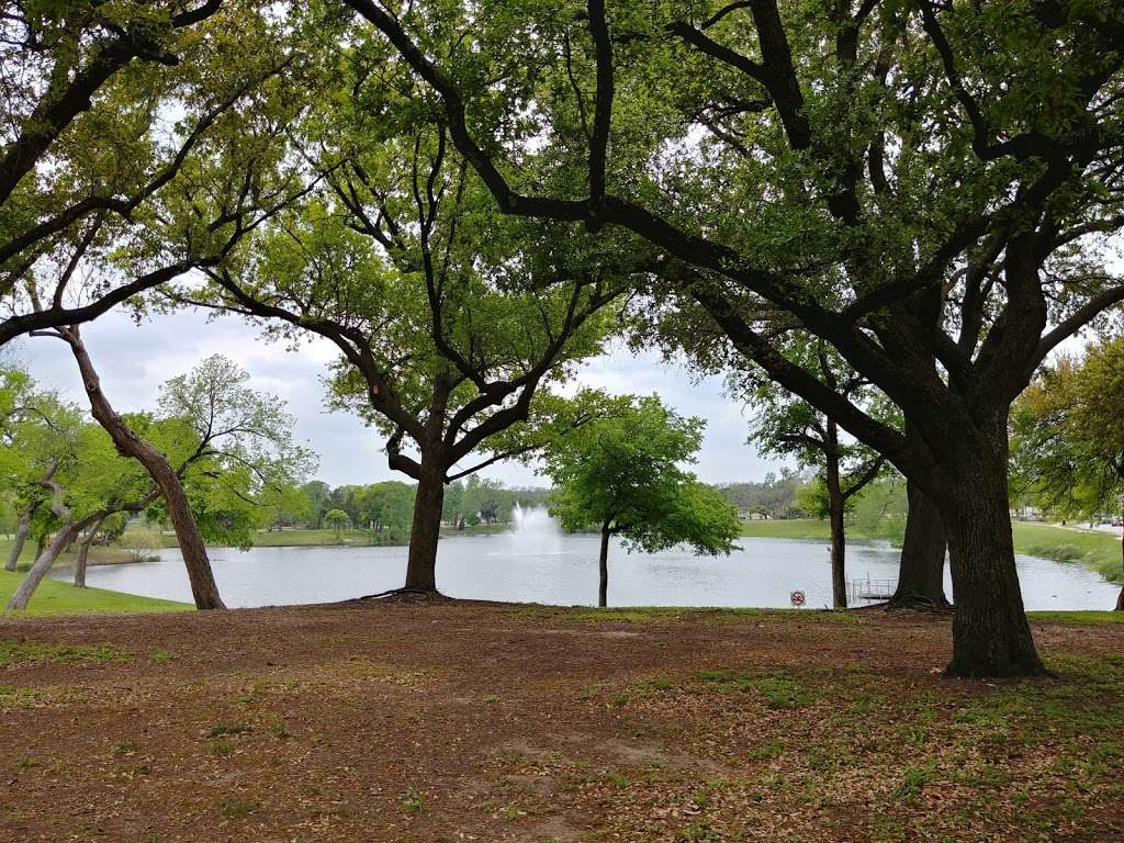 Lake Cliff Park | 300 E Colorado Blvd, Dallas, TX 75201, USA | Phone: (972) 963-0513