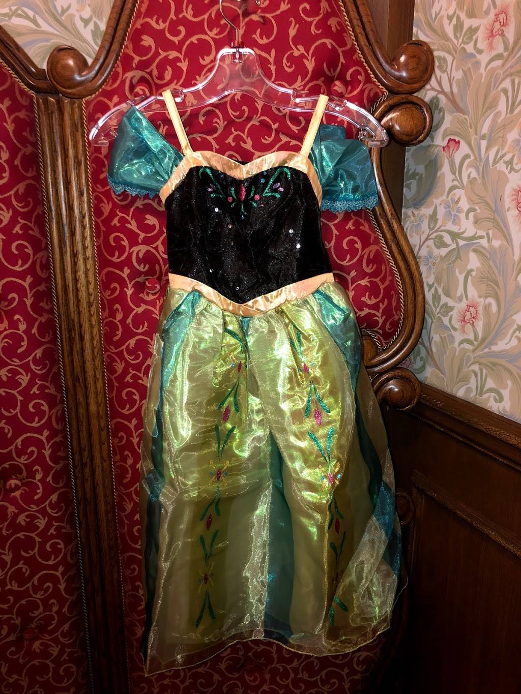 Bibbidi Bobbidi Boutique – Disney Springs | 1780 Buena Vista Dr, Lake Buena Vista, FL 32830, USA | Phone: (407) 939-7895