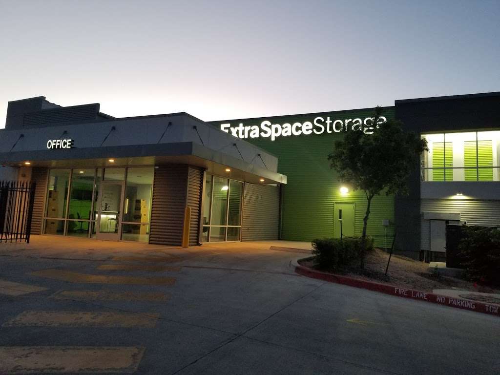 Extra Space Storage | 1974 S Alamo St, San Antonio, TX 78204, USA | Phone: (210) 622-2613