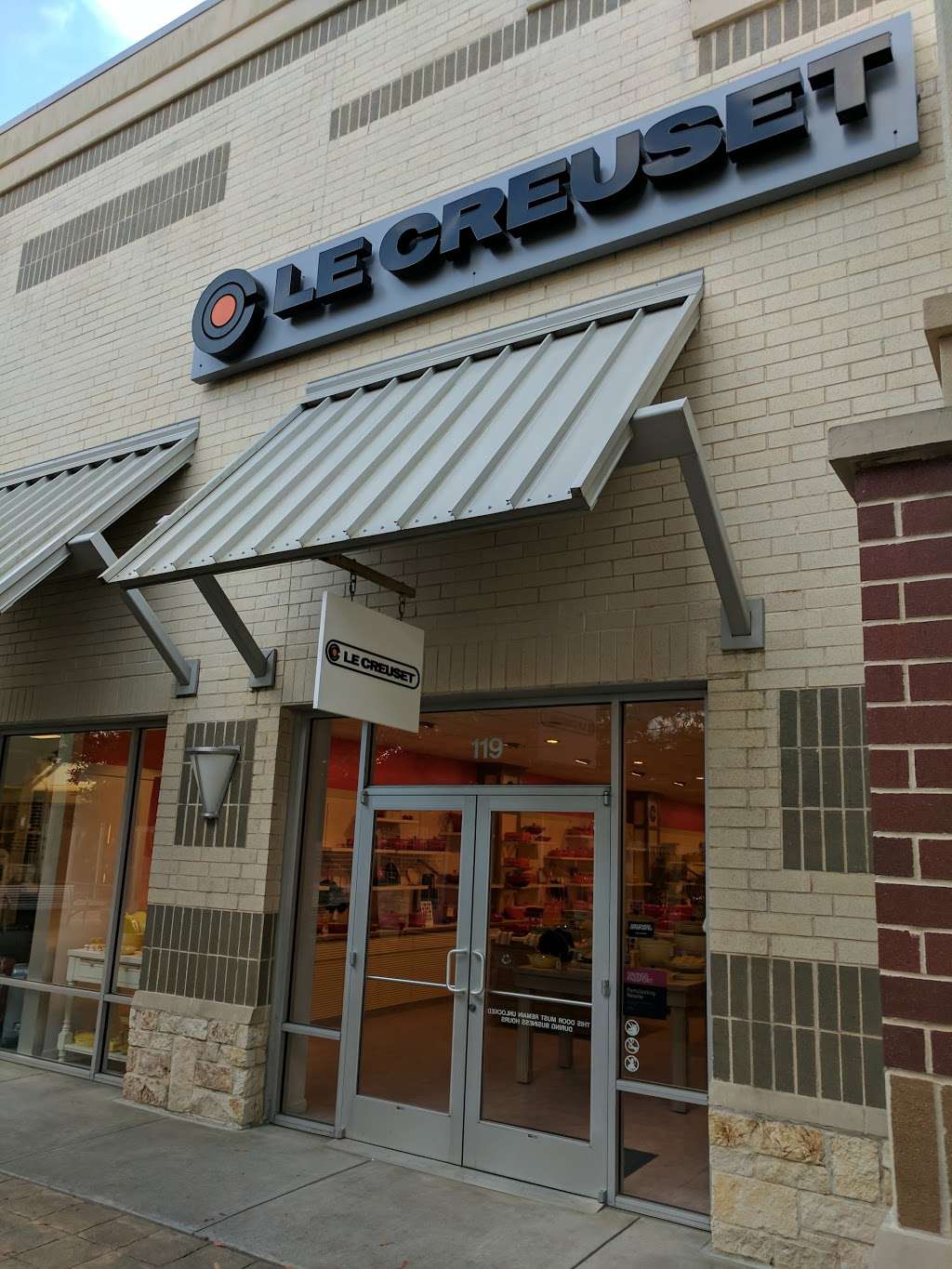 Le Creuset Outlet Store | 29300 US-290 SUITE 119, Cypress, TX 77433, USA | Phone: (281) 256-7356