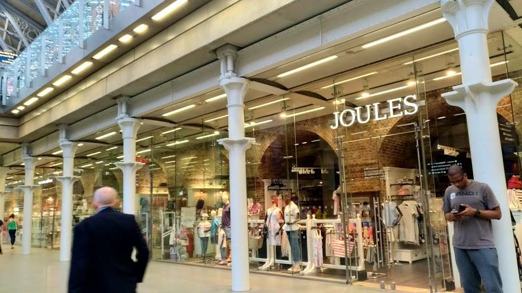 Joules | Unit 12, St Pancras International Station, Kings Cross, London N1C 4QL, UK | Phone: 020 3490 3908