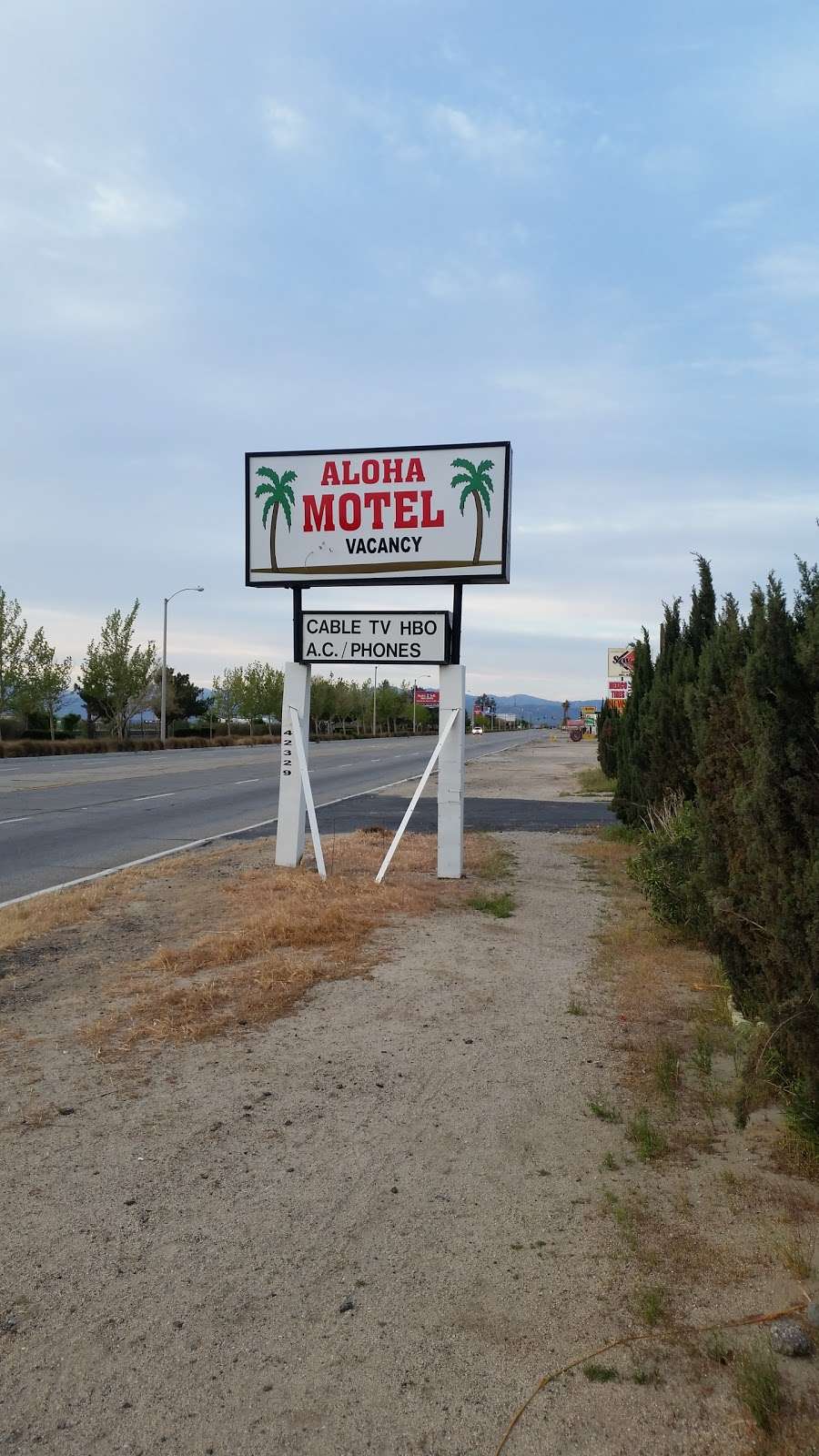 Aloha Motel | 42329 Sierra Hwy, Lancaster, CA 93535, USA | Phone: (661) 942-5936