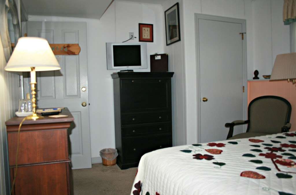 Carriage Corner Bed and Breakfast | 3705 E Newport Rd, Gordonville, PA 17529, USA | Phone: (717) 768-3059