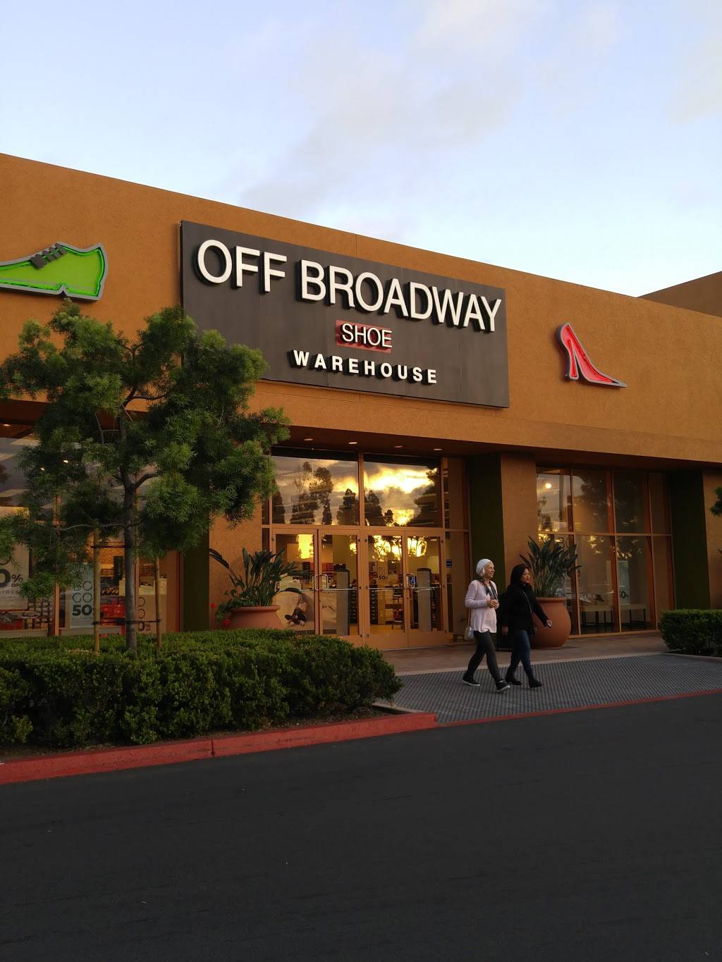 Off Broadway Shoe Warehouse | 13400 Jamboree Rd, Irvine, CA 92602, USA | Phone: (714) 665-0559
