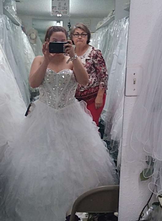 Angelicas Bridal Fashions | 214 W Jack Ave, Baytown, TX 77520, USA | Phone: (281) 422-9779