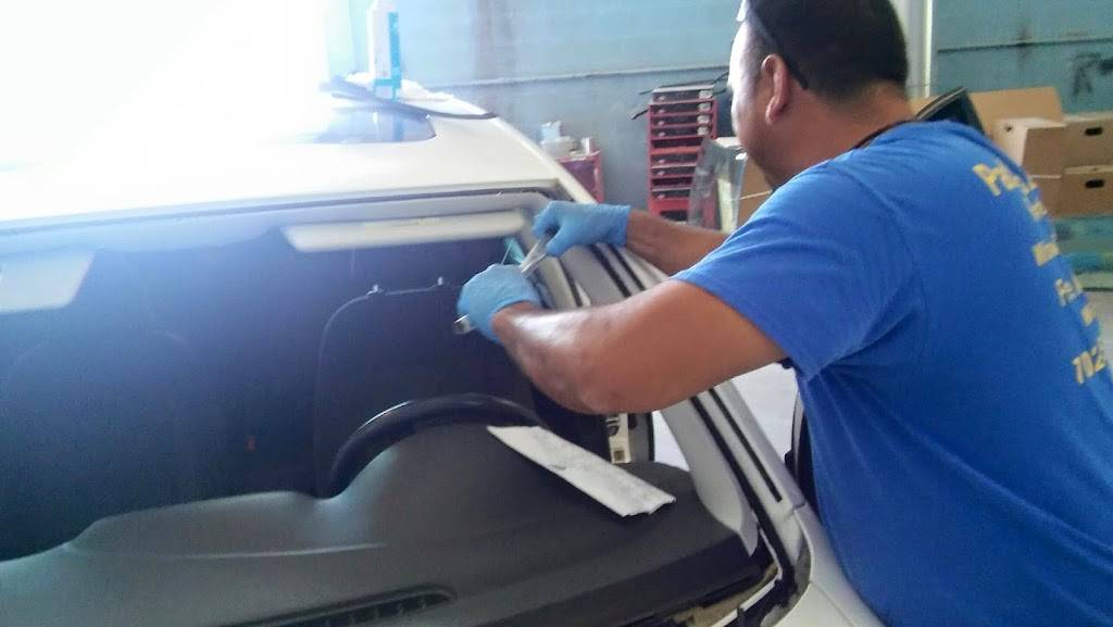 Padillas Auto Glass in Las Vegas NV | 3662 Briarcliff Rd, Las Vegas, NV 89115, USA | Phone: (702) 538-2716