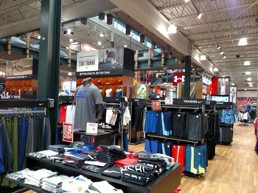 DICKS Sporting Goods | 2 Grand Corner Ave, Gaithersburg, MD 20878, USA | Phone: (301) 947-0200