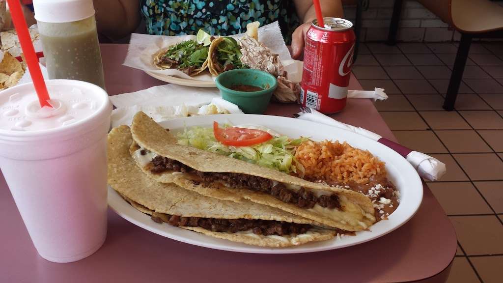 Gorditas La Tia | 6425 W 63rd St, Chicago, IL 60638, USA | Phone: (773) 229-1153