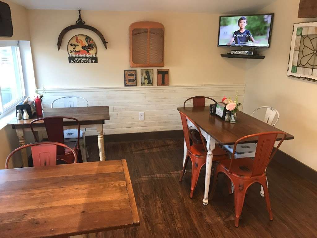 The Farmhouse Cafe | 17 Pleasant St, Dunstable, MA 01827, USA | Phone: (978) 649-2200