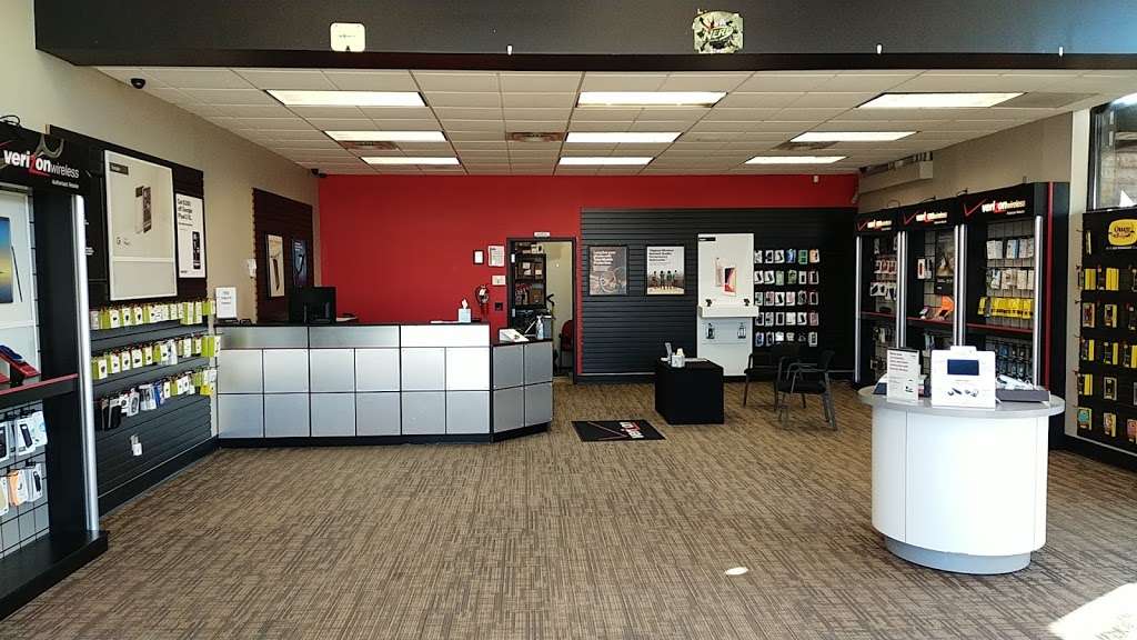 Verizon Authorized Retailer – Russell Cellular | 100 E. Kansas Ste A, Lansing, KS 66043, USA | Phone: (913) 651-4154