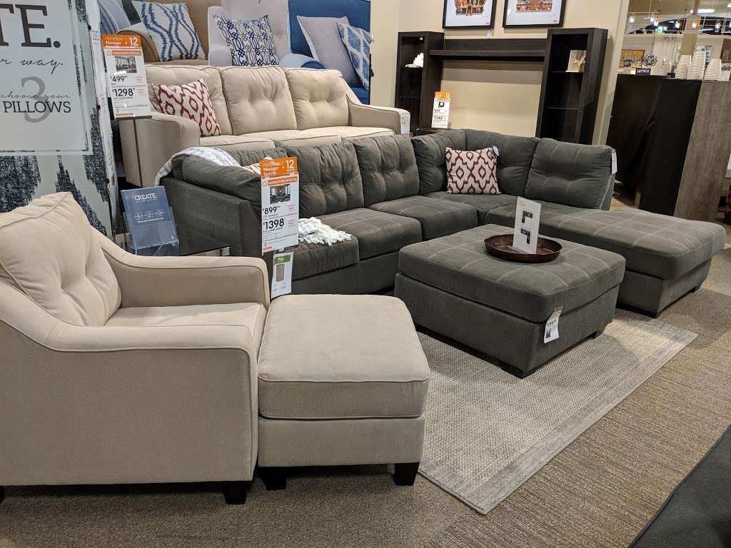 Ashley HomeStore | 829 N Alafaya Trail, Waterford Lakes Pkwy, Orlando, FL 32828, USA | Phone: (407) 382-1505