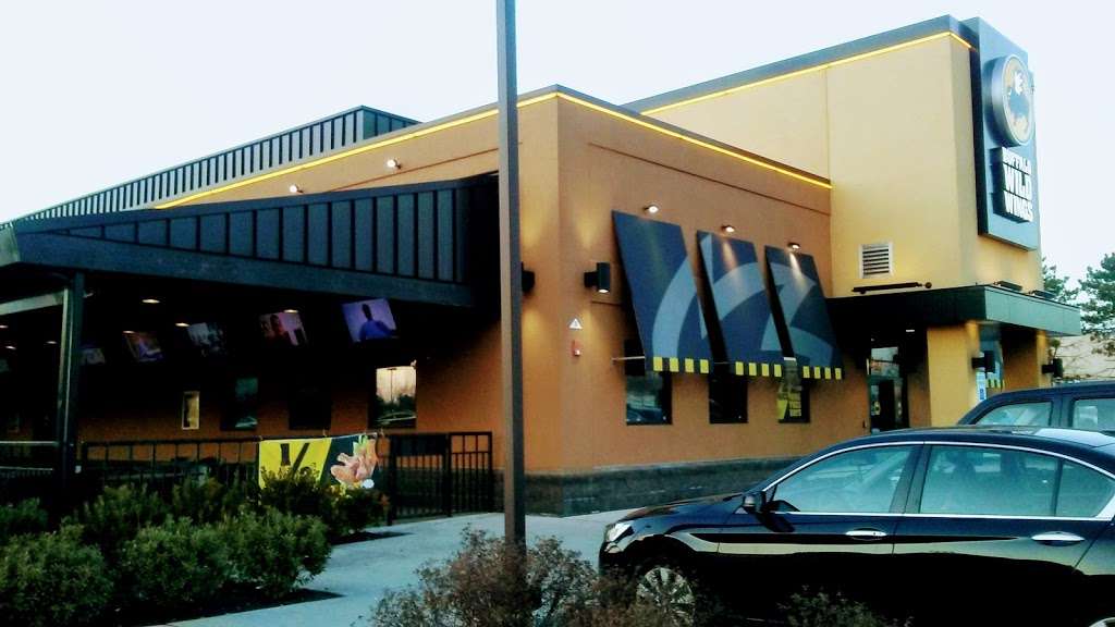 Buffalo Wild Wings | 470 Harmon Meadow Blvd, Secaucus, NJ 07094, USA | Phone: (201) 348-0824