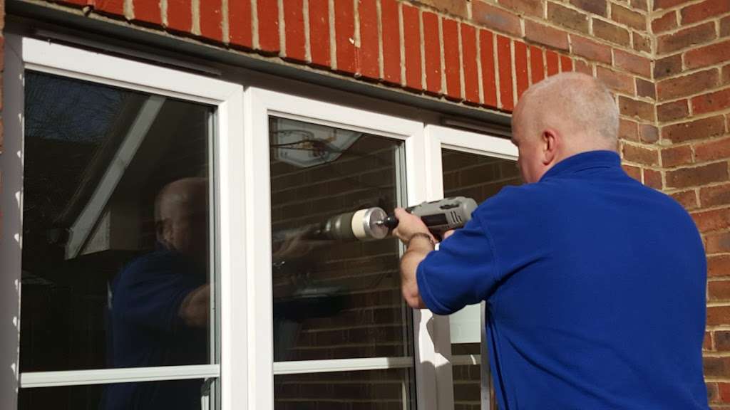 Specialist Glass Repairs Ltd T/A SuperGlass London | 4 Ashley Rd, Epsom KT18 5AX, UK | Phone: 0333 344 6606