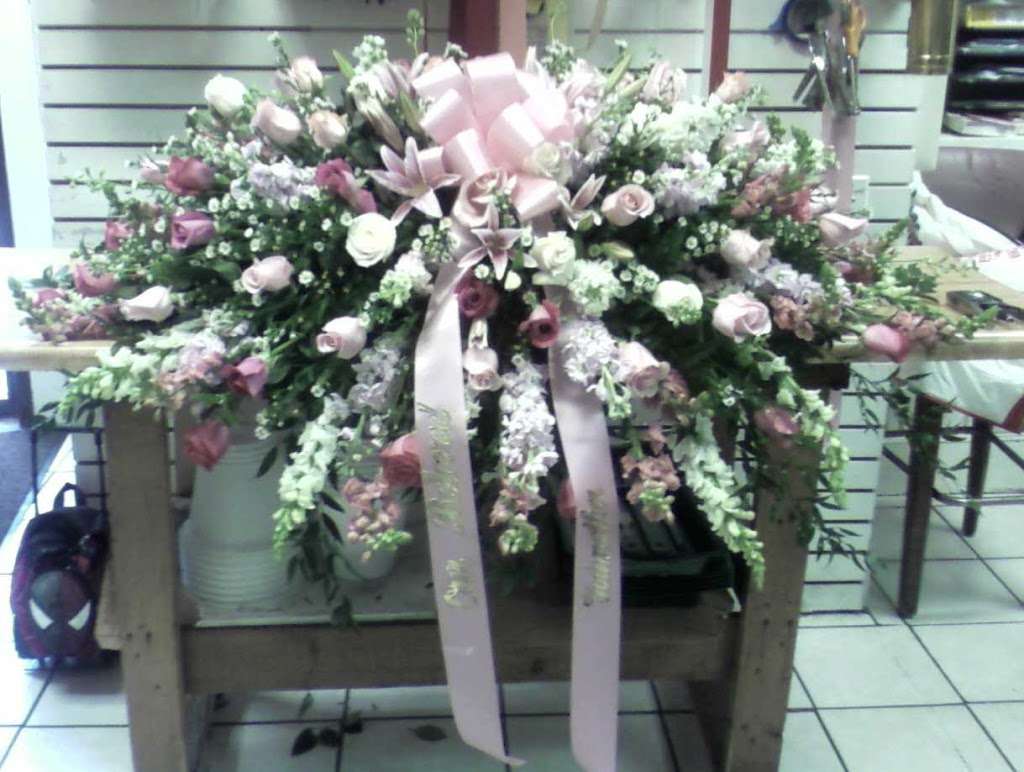G & S Florist & Gifts | 356 Pine St, Brooklyn, NY 11208, USA | Phone: (347) 200-2822