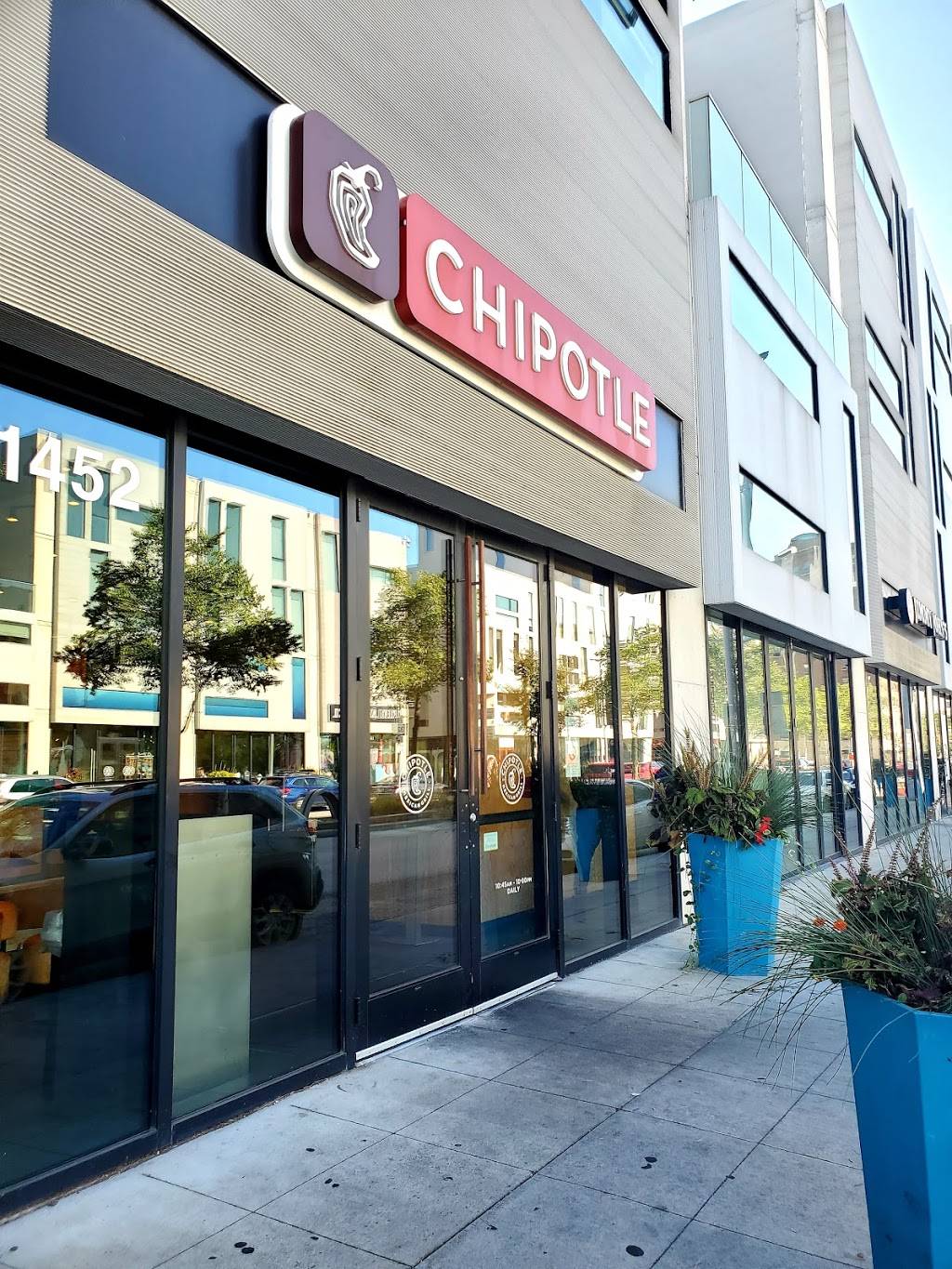 Chipotle Mexican Grill | 11452 Euclid Ave, Cleveland, OH 44106, USA | Phone: (216) 472-2297