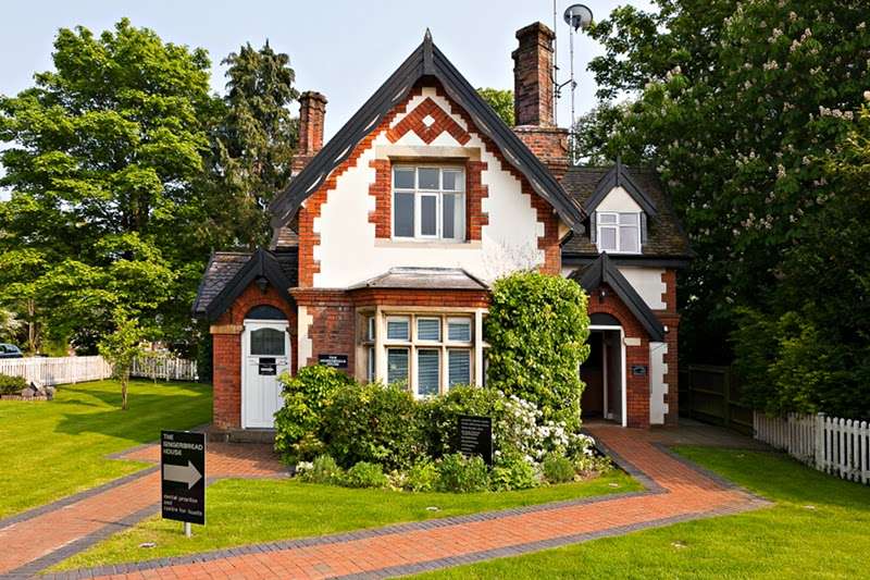 DermaZone Ltd. | The Gingerbread House, Black Lion Hill, Shenley, Radlett WD7 9DE, UK | Phone: 01923 537010