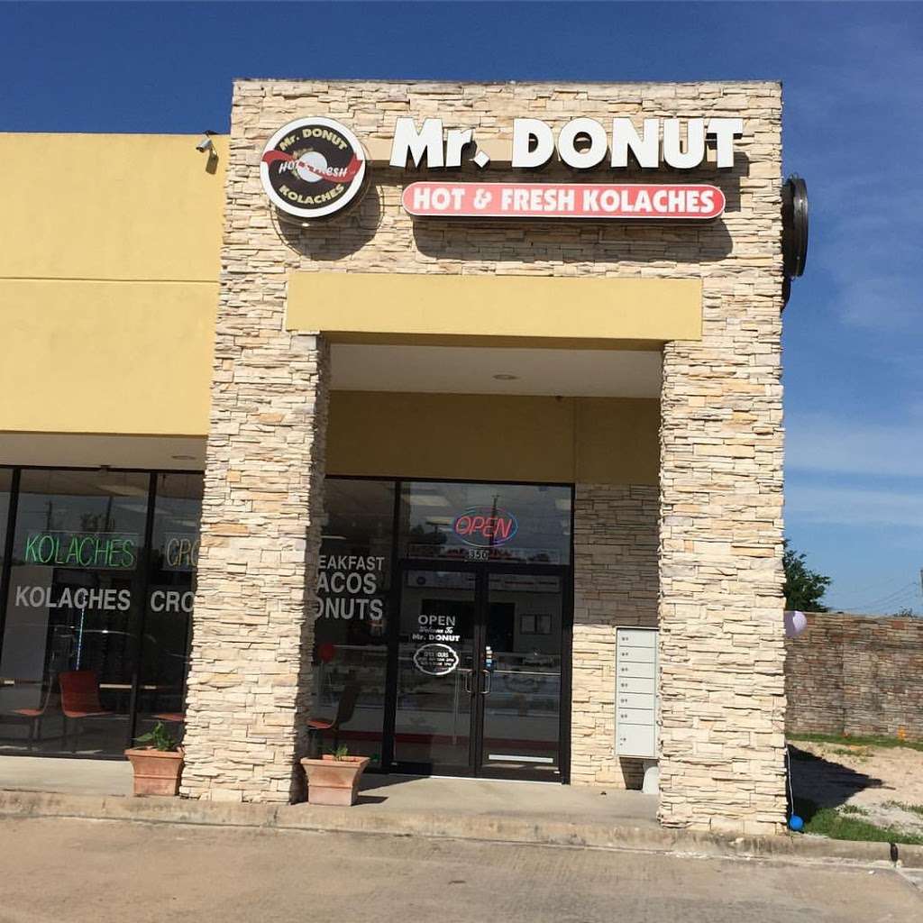 Mr Donuts and Kolaches | 11411 Windfern Rd suite 350, Houston, TX 77064, USA | Phone: (281) 890-5188