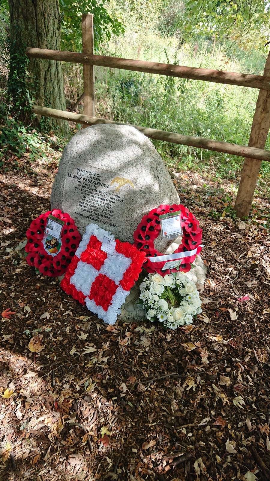 F/O Ludwik Paszkiewicz Memorial | Crowhurst Farm, West Kingsdown, Sevenoaks TN15 8PE, UK