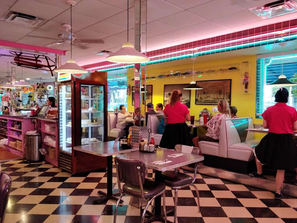 Ellies 50s Diner & Flamingo Ballroom Catering | 2410 N Federal Hwy, Delray Beach, FL 33483, USA | Phone: (561) 276-1570