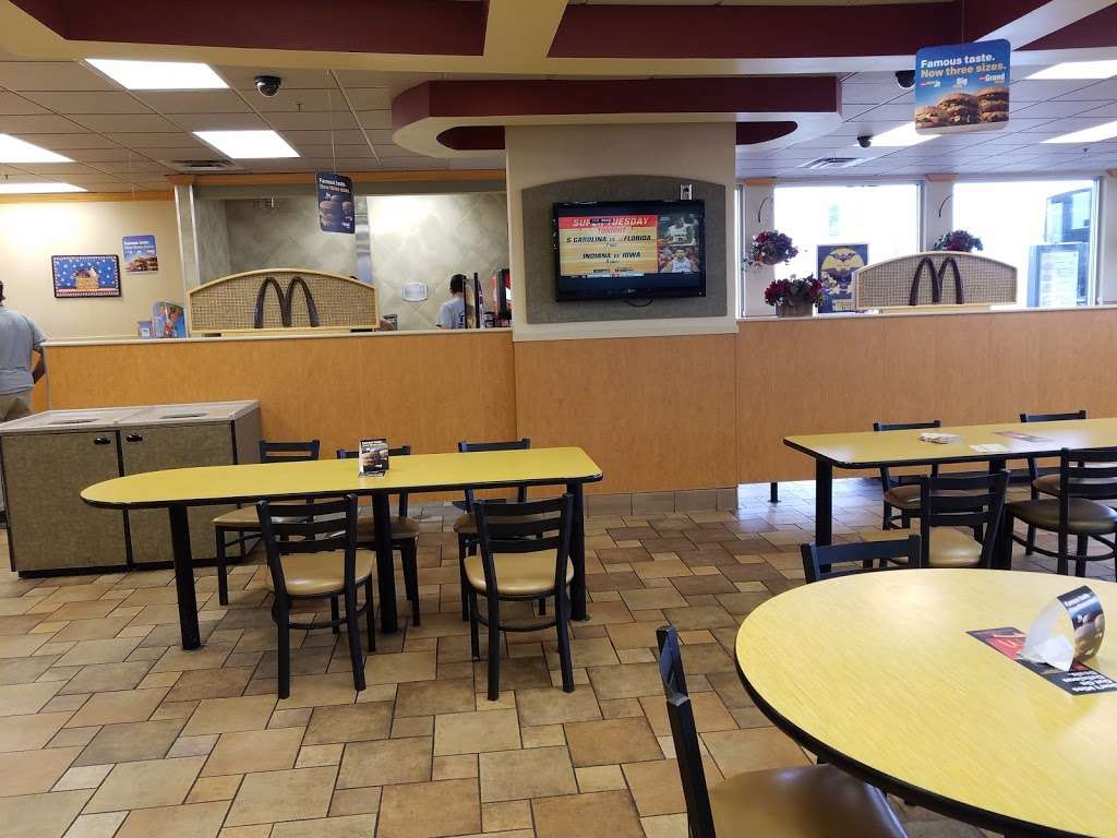 McDonalds | 1851 W 400 N, Shelbyville, IN 46176, USA | Phone: (317) 398-1060