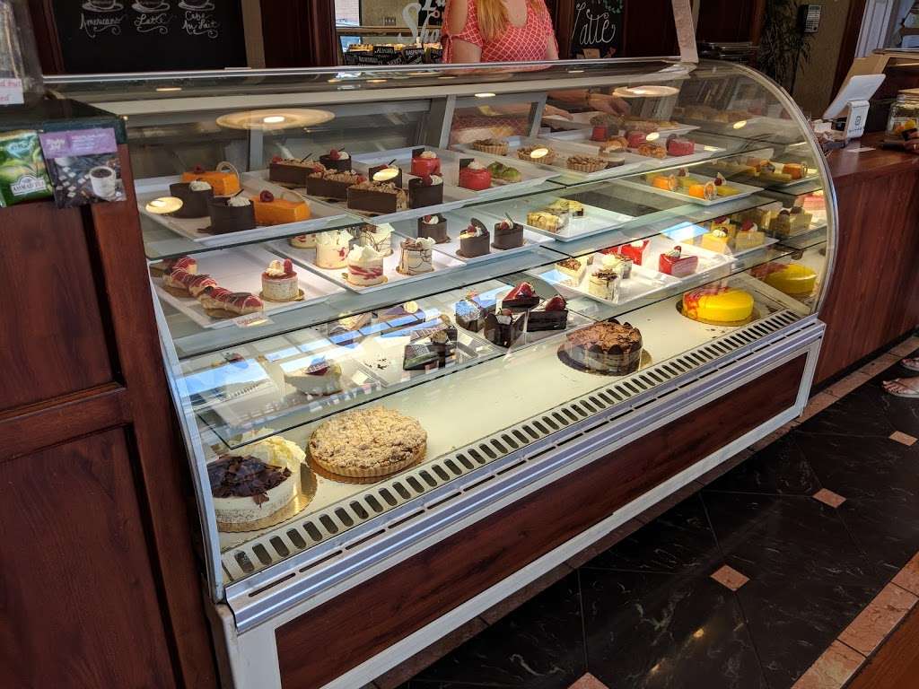 Hollin Hall Pastry Shop | 7920 Fort Hunt Rd, Alexandria, VA 22308, USA | Phone: (703) 768-9643