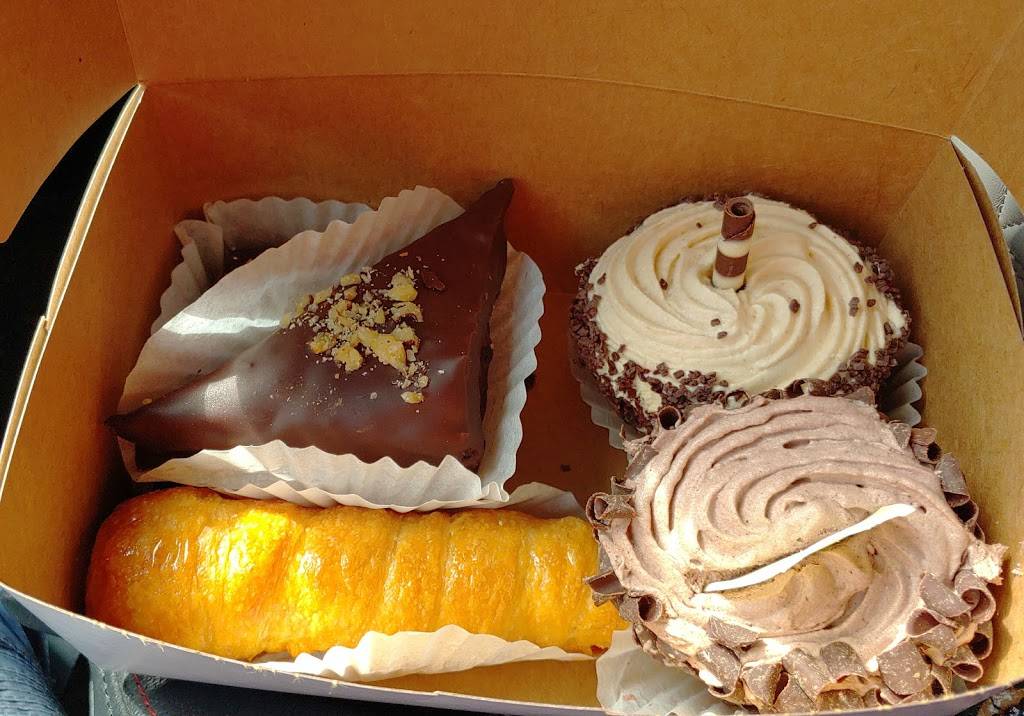 Cakes & Pastries By George | 3674 Muddy Creek Rd, Cincinnati, OH 45238, USA | Phone: (513) 451-0700