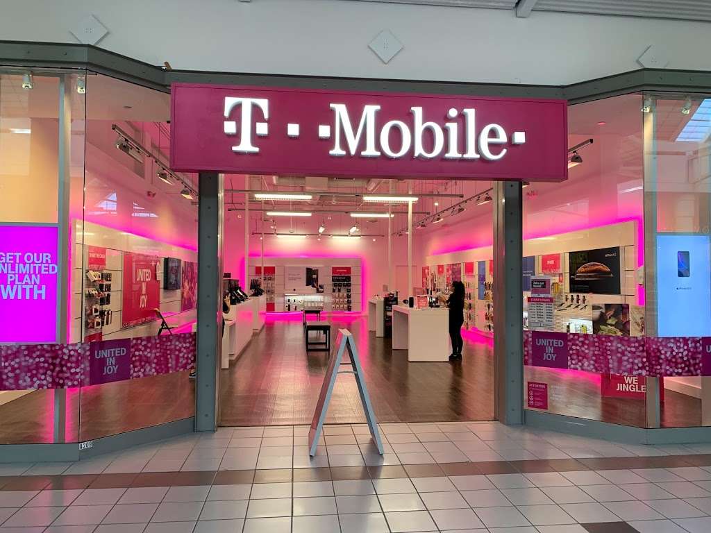 T-Mobile | 2 Galleria Mall Dr Ste A 206, Taunton, MA 02780, USA | Phone: (508) 386-1722