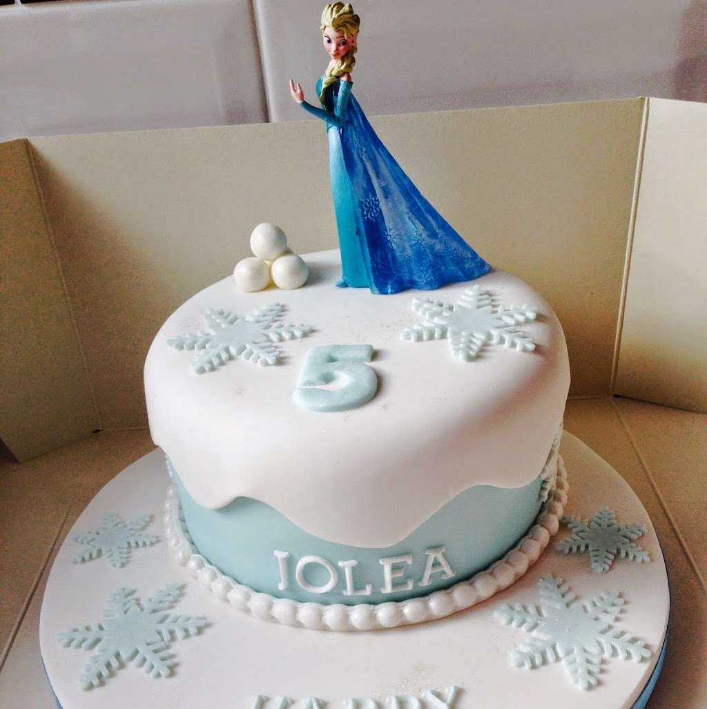 DVine Cake Design | 4 Dalton Cl, Crawley RH11 9JR, UK | Phone: 01293 201022