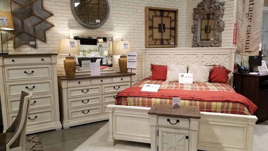 Ashley HomeStore | 2028 N Tomahawk Island Dr, Portland, OR 97217, USA | Phone: (503) 459-5500