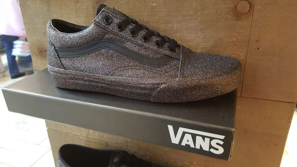 Vans | 6020 82nd St, Indianapolis, IN 46250, USA | Phone: (317) 845-1919