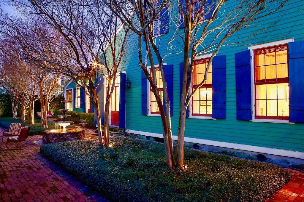 Greatmen Cottage Vacation Rental Home | 3421 Dauphine St, New Orleans, LA 70117, USA | Phone: (212) 729-7566