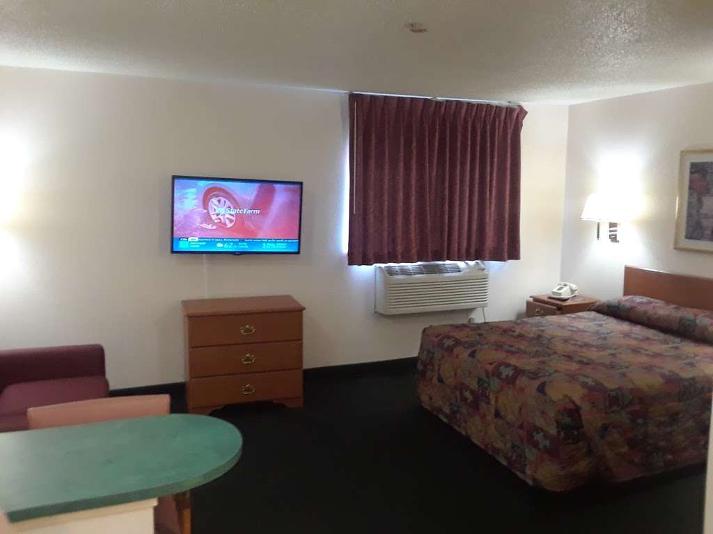 InTown Suites Extended Stay Houston TX - IAH Airport | 720 N Sam Houston Pkwy E, Houston, TX 77060, USA | Phone: (281) 227-3900
