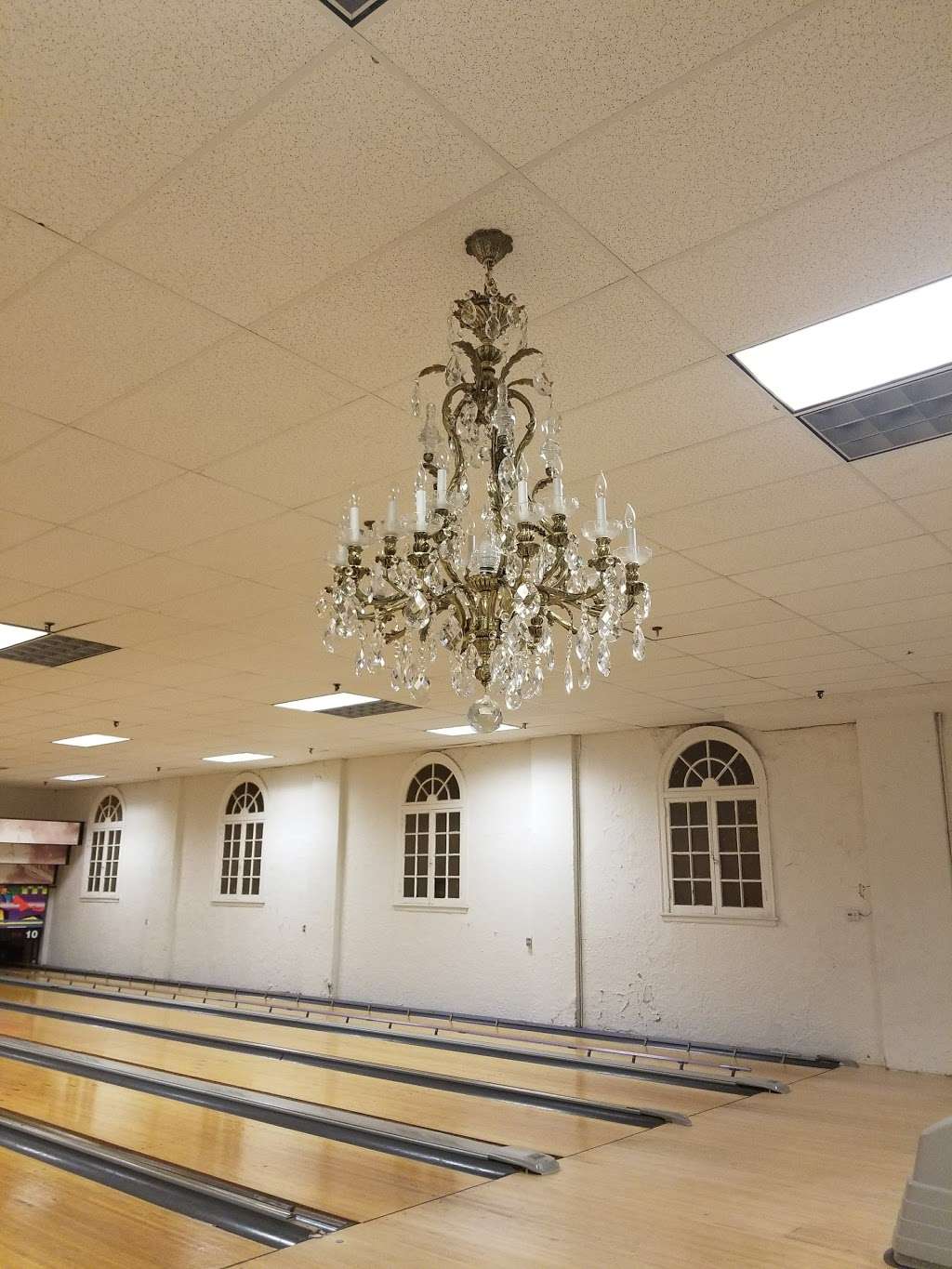 Wilmette Bowling Center Inc | 1903 Schiller Ave, Wilmette, IL 60091, USA | Phone: (847) 251-0705