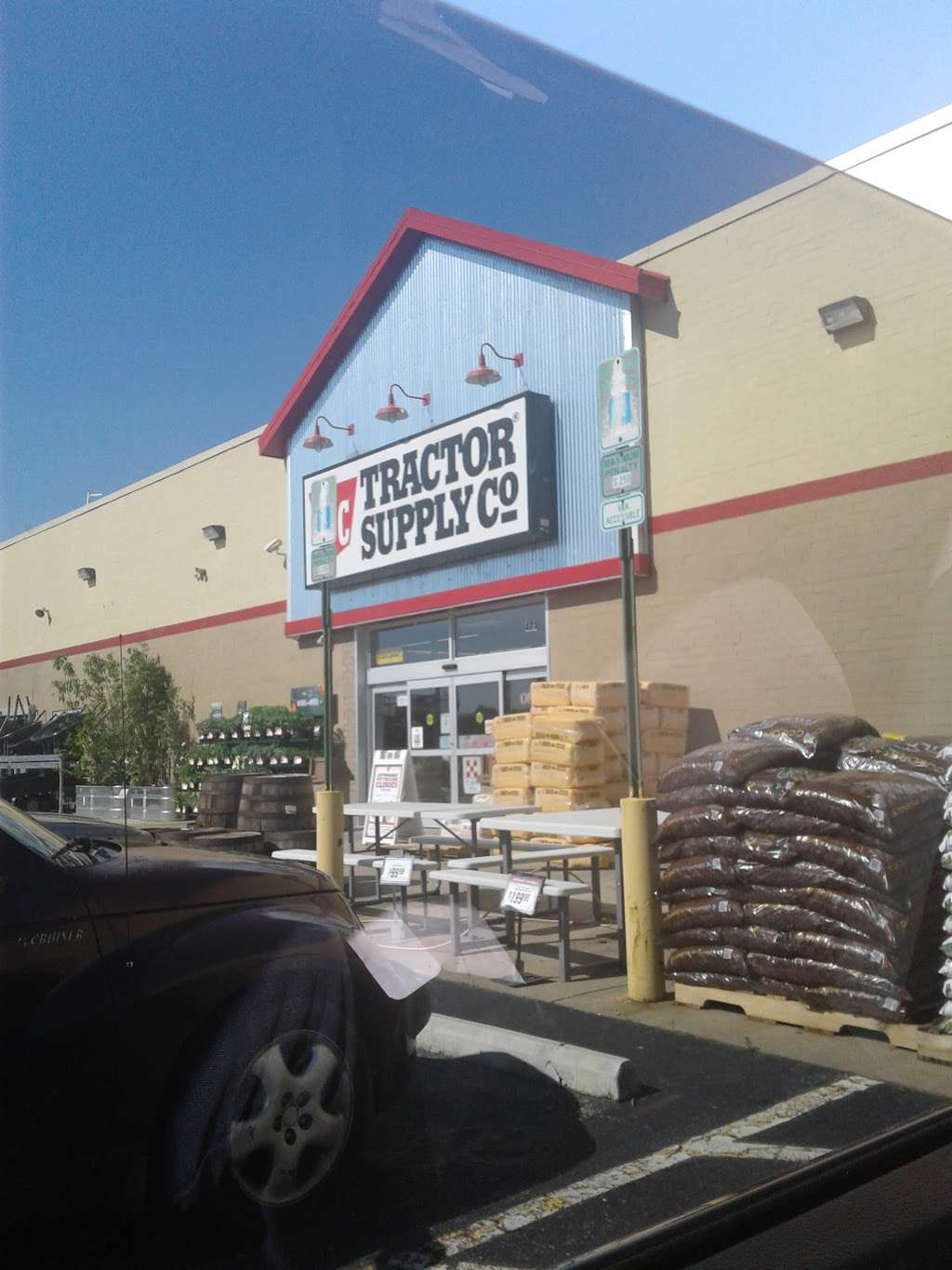 Tractor Supply Co. | 401 N Generals Blvd, Lincolnton, NC 28092, USA | Phone: (704) 735-5029