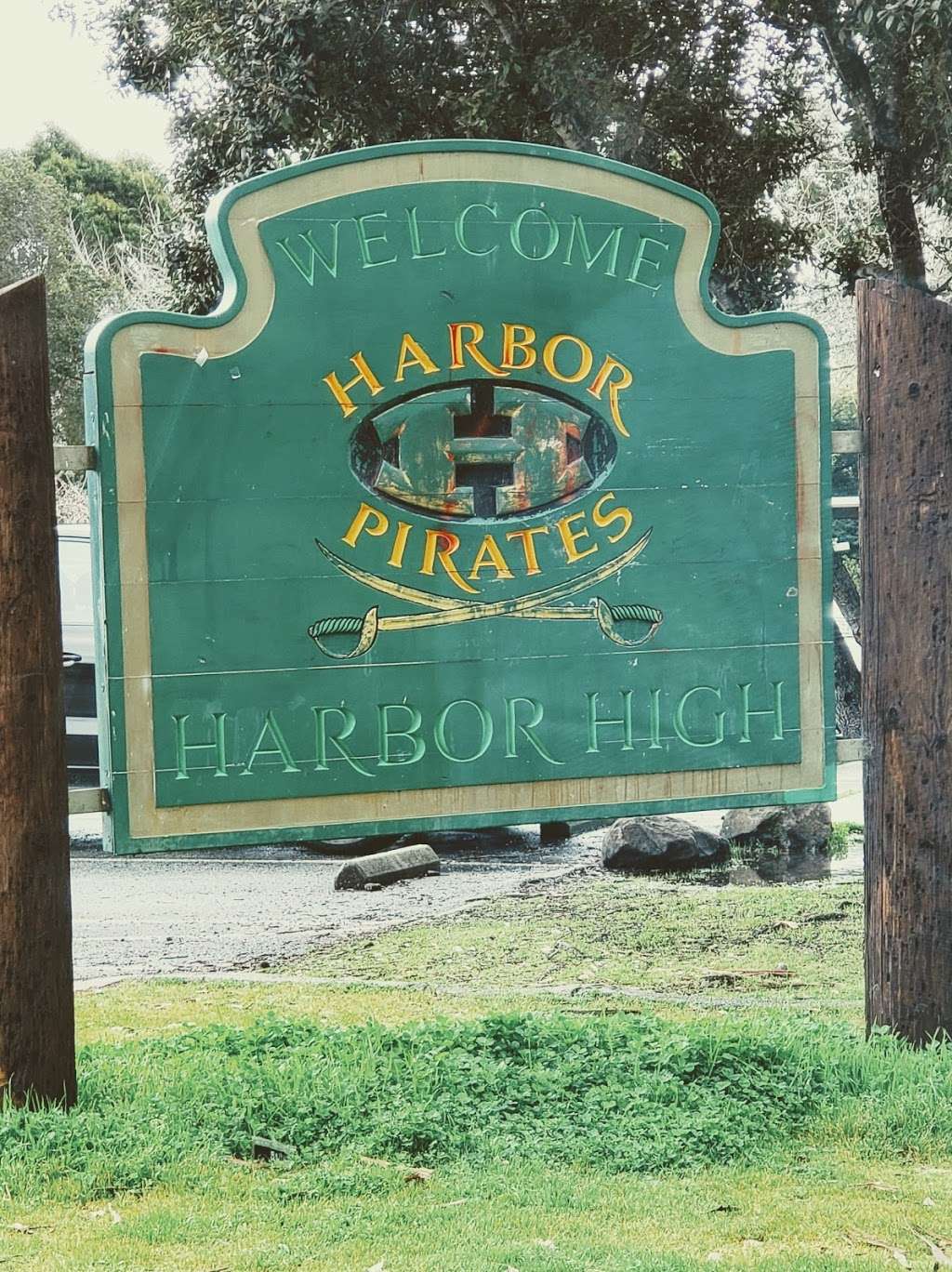 Harbor High School | 300 La Fonda Ave, Santa Cruz, CA 95062, USA | Phone: (831) 429-3810