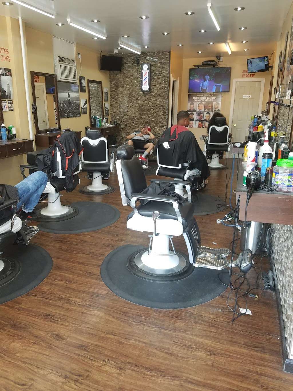 House of Cuts Barber Shop & Beauty Salon | 3653 E Tremont Ave, Bronx, NY 10465, USA | Phone: (718) 822-1144